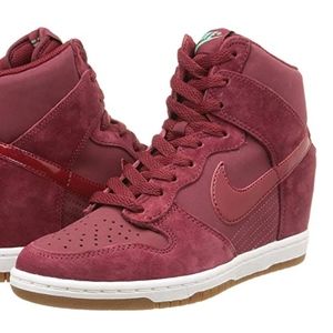 NIKE Women's WMNS Dunk Sky Hi Essential